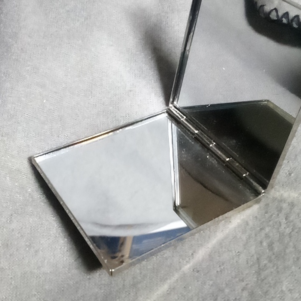 Compact makeup mirror - Picture 6 of 6